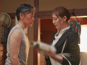Cô gái nổi tiếng thực sự trên mạng vừa bước vào ngành giải trí dành cho người lớn! Đôi chân tuyệt đẹp trong đôi tất đen! Đôi tai gợi cảm với vòng cổ, âm hộ không lông, máy rung và dương vật giả lần lượt, cực kỳ hấp dẫn