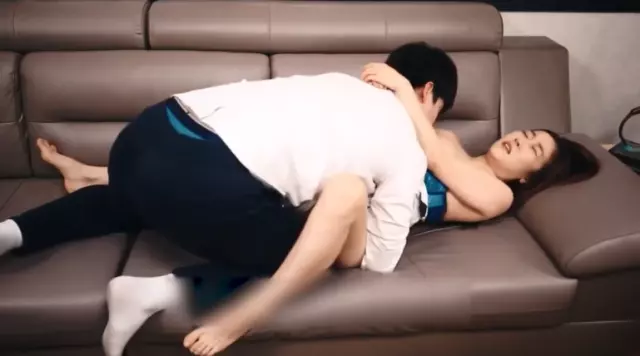 Rủ nhỏ lớp trưởng dâm ngầm đến nhà bú chim