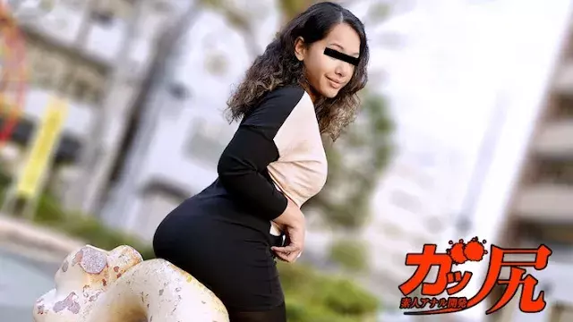 Em ngồi học vẽ