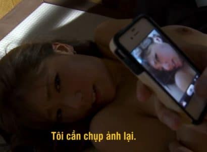 Đã ai làm gì đâu, mới móc bằng 1 ngón em đã bắn nước ướt cả tay