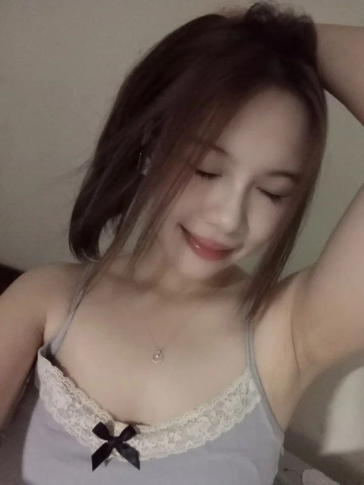 Gái xinh cấp ba ê ẩm lỗ lồn cùng cặc bự của hàng xóm