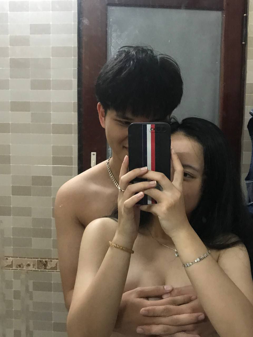 Gái Việt thủ dâm trên xvideos lồn đỏ au như sò huyết