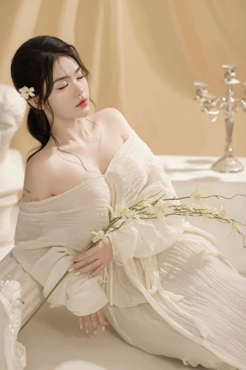 Địt em Tây dáng nuột như búp bê