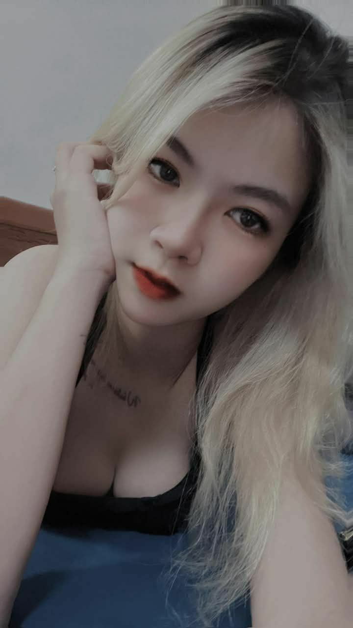 Gạ được bé Nguyễn Kim Oanh (hàng múp) show hàng thẩm du